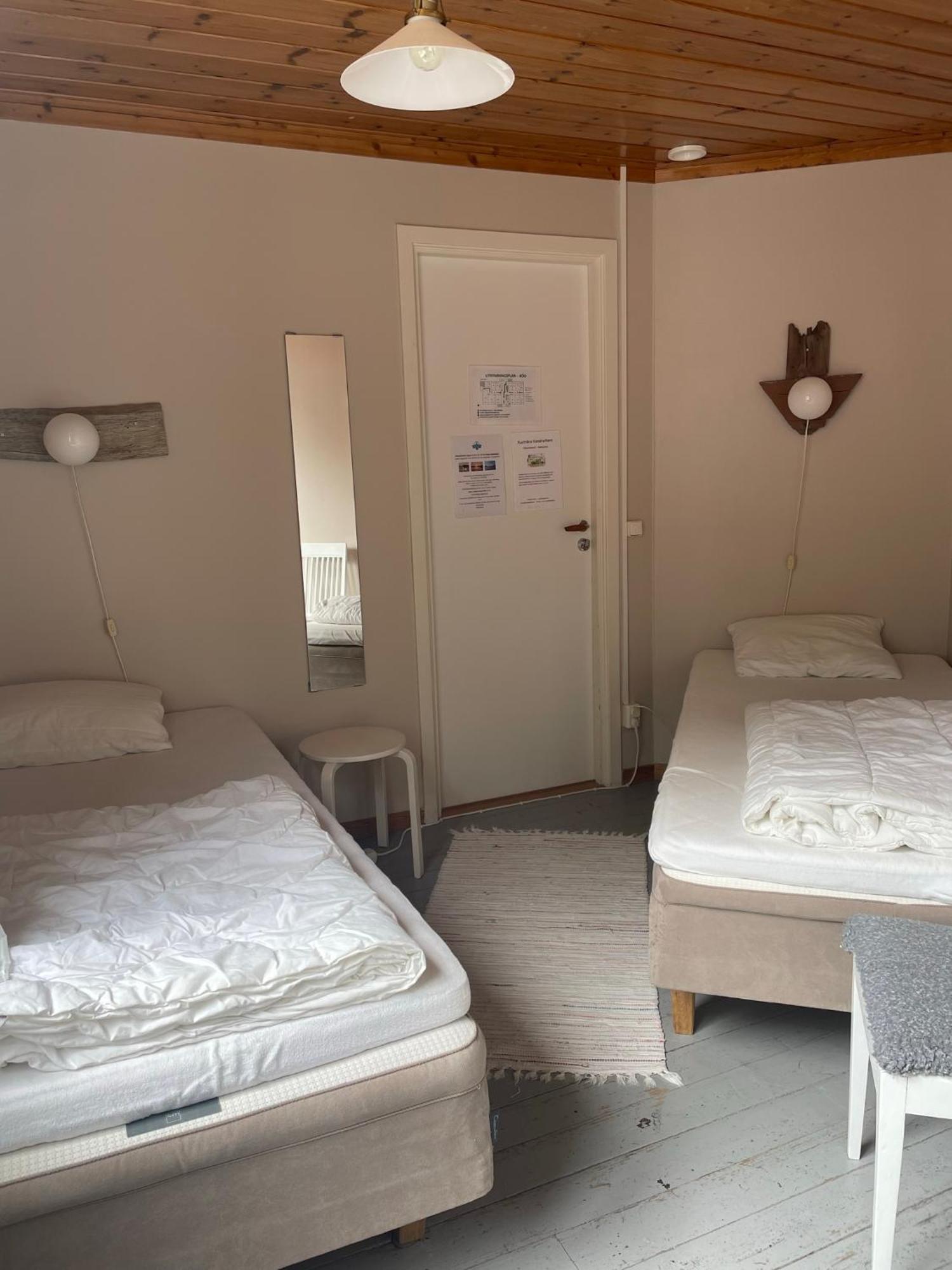 Kustnaera Vandrarhem Hamburgsund Cameră foto